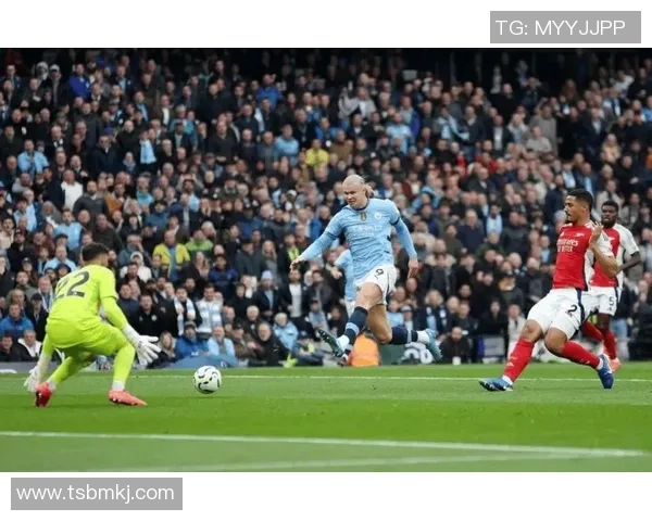 足球明星打手机事件引发热议球迷与媒体的不同反应与看法分析